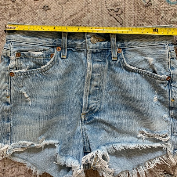 AGOLDE Parker Distressed Denim Shorts Swapmeet - Picture 9 of 15
